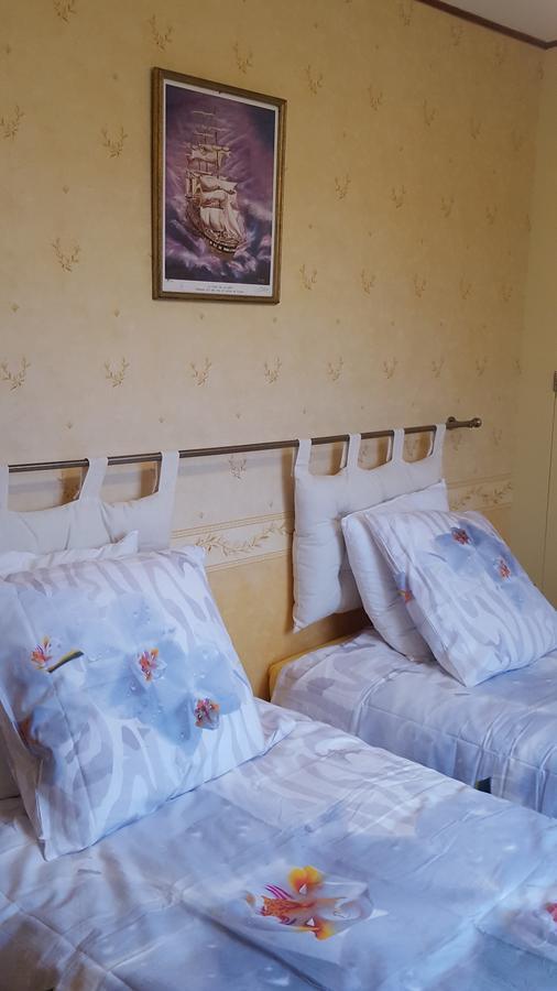 Camden House Bed & Breakfast Aubry-le-Panthou ภายนอก รูปภาพ